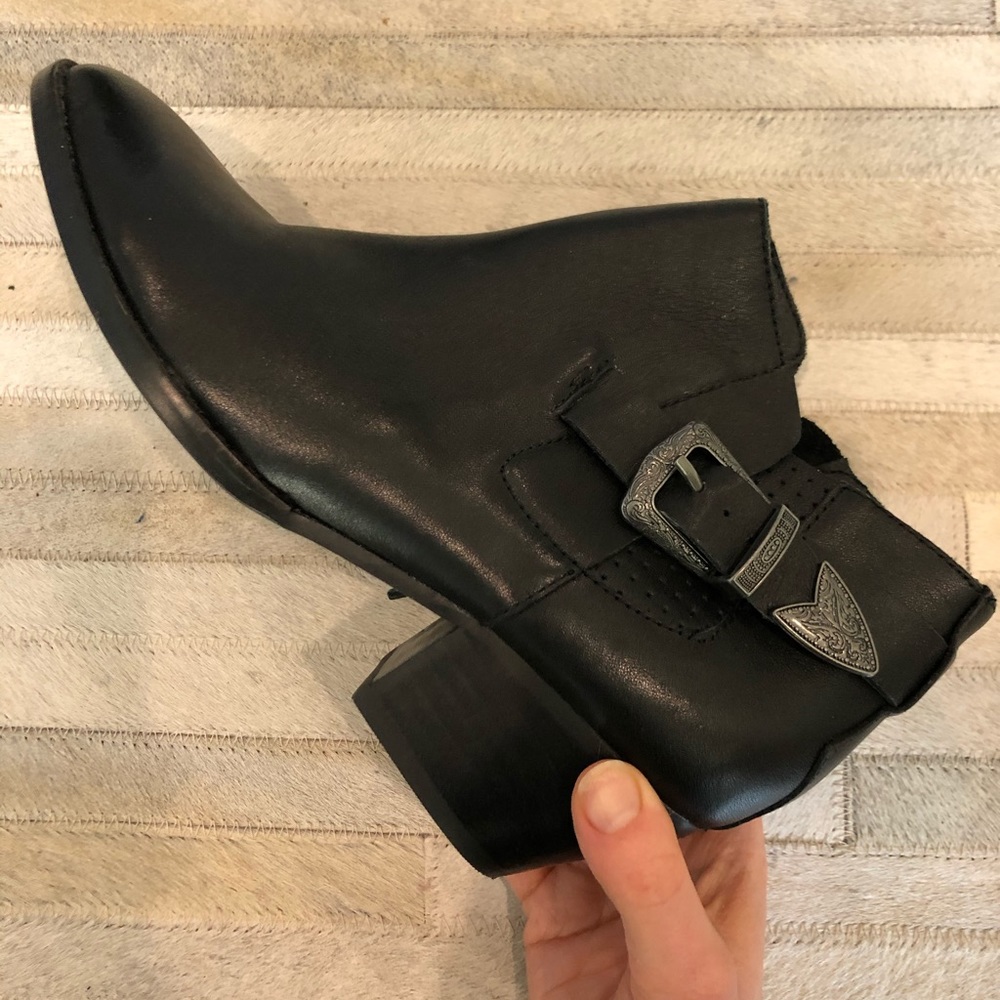 Steve Madden Boots worn once size 8.5